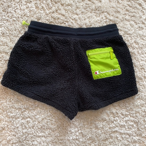 Champion Sherpa Short - Picture 2 of 3